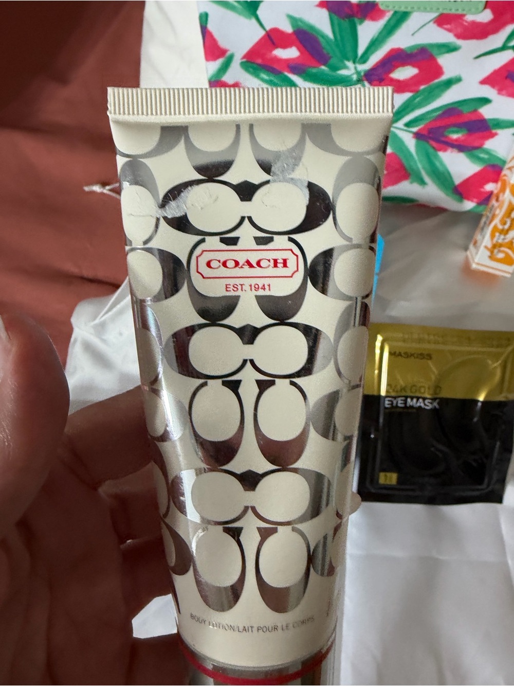 NWT Clinique x Drawbertson Floral Cosmetic Pouch -Including Coach Lotion, Yara - Picture 3 of 5